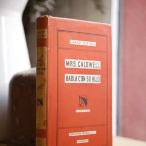 Mrs. Caldwell habla con su hijo.