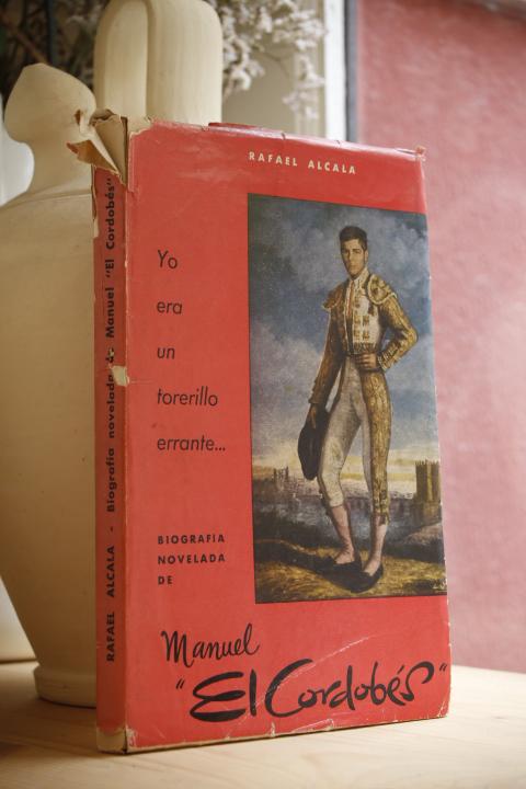 Foto de Yo era un torerillo errante... Biografía novelada de Manuel  El Cordobés.