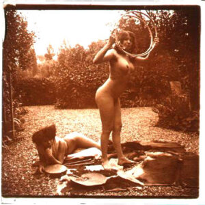 Desnudo artístico estereoscópico en cristal. Fotografía estereoscópica. Jules Richard. The Atrium.