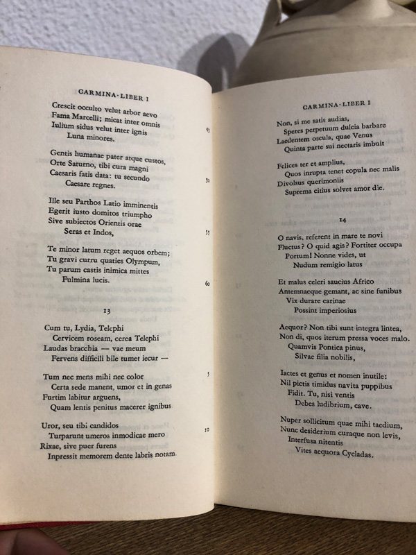 Libro: Carmina et epodi. Texto íntegro en latín. | Autor: | Libros Bosch