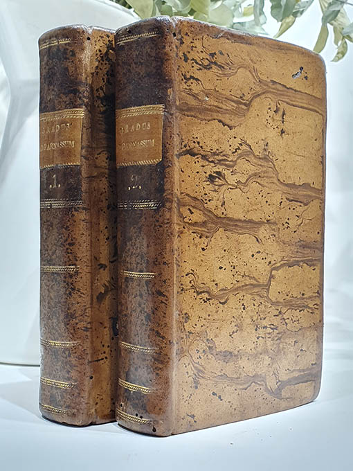 Libro: Gradus ad Parnassum, sive Bibliotheca Musarum, vel Novus Sinonymorum, ac Versum Thesaurus. 2 Vols. | Autor: | Libros Bosch