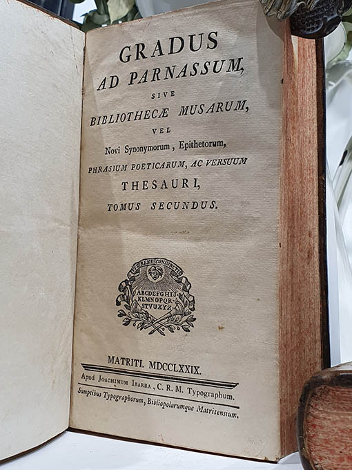 Libro: Gradus ad Parnassum, sive Bibliotheca Musarum, vel Novus Sinonymorum, ac Versum Thesaurus. 2 Vols. | Autor: | Libros Bosch