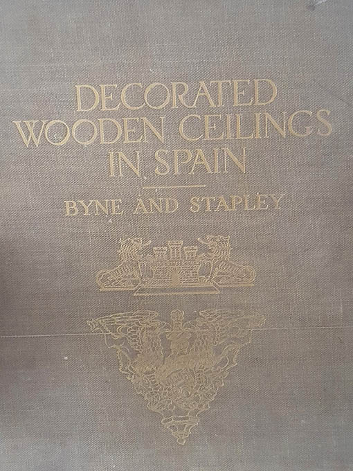 Libro: Decorated Wooden Ceilings in Spain. A Collection of Photographs and Measured Drawings with Descriptive Text. [Techos artesonados españoles, ejemplar que perteneció a Arthur Byne y más tarde fue adquirido por Pedro Muguruza Otaño] | Autor: | Libros Bosch