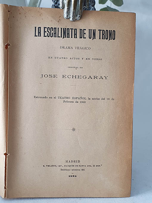 Libro: La escalinata de un trono. Drama trágico en cuatro actos y en verso. | Autor: | Libros Bosch