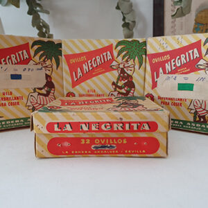 4 Cajas de OVILLOS LA NEGRITA.