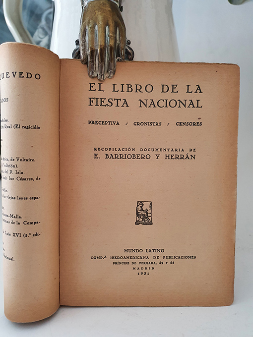 Libro: El libro de la Fiesta Nacional. Preceptiva. Cronistas. Censores. Recopilación documentaria de... | Autor: | Libros Bosch