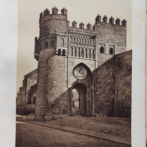 [Cromolitografía] Puerta del Sol en Toledo. Construida durante el último periodo de la dominación de los árabes en dicha ciudad como obra defensiva.