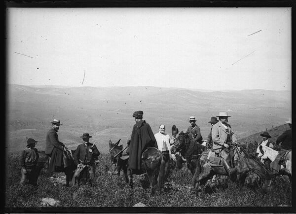 Libro: Pareja de fotografías. Escena de cacería en Andalucía. Hacia 1900. Negativo Caza | Autor: | Libros Bosch