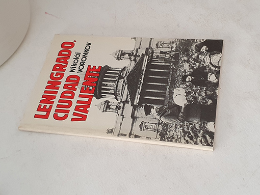 Leningrado, ciudad valiente. | Libros Antiguos | Libros Bosch Libro: Leningrado, ciudad valiente. | Autor: | Libros Bosch