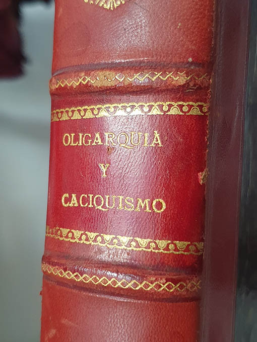 Libro: OLIGARQUÍA Y CACIQUISMO, COMO LA FORMA ACTUAL DE GOBIERNO EN ESPAÑA: Urgencia y modo de cambiarla. Información en el Ateneo Científico y Literario de Madrid sobre dicho tema. Publícalo la Sección de Ciencias Históricas del Ateneo. | Autor: | Libros Bosch