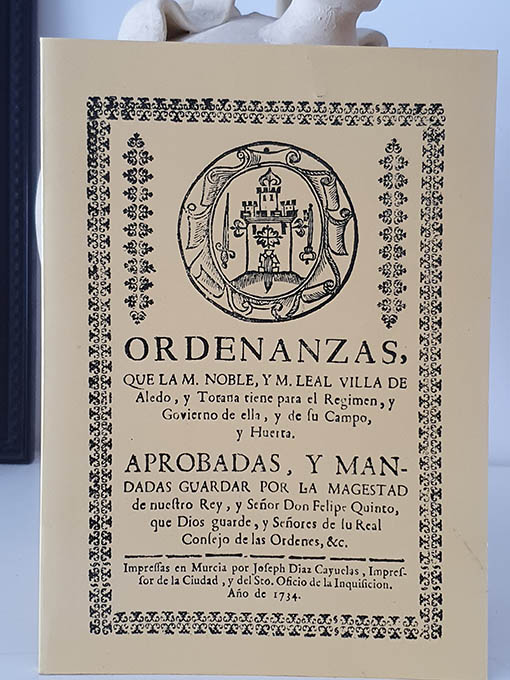 Libro: Ordenanzas que la M. Noble y M. Leal Villa de Aledo y de Totana tiene para el Regimen, y Govierno de ella, y de su Campo, y Huerta. Edición facsímil de la de Murcia, 1734. | Autor: | Libros Bosch