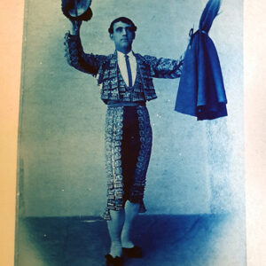 El brindis de Reverte. Cianotipia con el diestro Reverte. 1909.