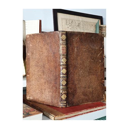 Libro: Geometria y traça perteneciente al oficio de sastres. Donde se contiene el modo y orden de cortar todo genero de vestidos españoles y algunos franceses y turcos... | Autor: | Libros Bosch