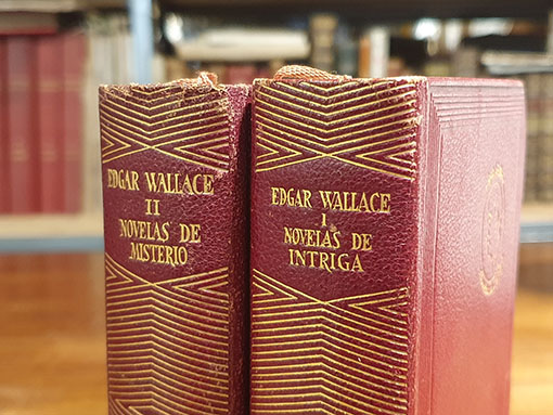 Libro: NOVELAS DE INTRIGA: El misterio de la vela doblada/ La puerta de las siete cerraduras/ El vagabundo del norte/ El hombre del hotel Carlton/ El hombre del antifaz Blanco. NOVELAS DE MISTERIO: La brigada móvil / El escudo de armas / La puerta de los traidores / La pista de la llave de plata / El delator. 2 tomos. Introducción de F.S.R. Colección Joya Núm 58-59. | Autor: | Libros Bosch