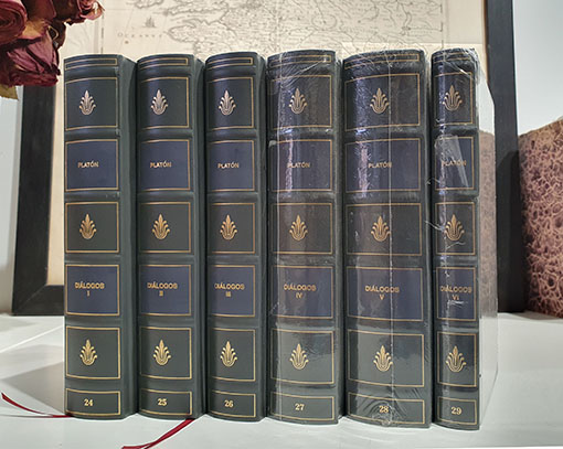 Libro: DIÁLOGOS. 6 TOMOS. Introducción general de Francisco Lisi ; traducción y notas de J. Calonge Ruiz, E. Lledó Íñigo, C. García Gual. I:. Apología, Critón, Eutifrón, Ion, Lisis, Cármides, Hipias Menor, Hispias Mayor, Laques, Protágoras. 2: Gorgias, Menéxeno, Eutidemo, Manón, Crátilo. 3: Fedón, Banquete, Fedro. 4: República. 5: Parménides, Teeteto, Sofista, Político. 6: Filebo, Timeo, Critias. | Autor: | Libros Bosch