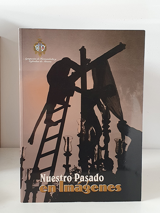 Libro: Nuestro pasado en imágenes. [Colección de fotografías de la Semana Santa de Almería] | Autor: | Libros Bosch